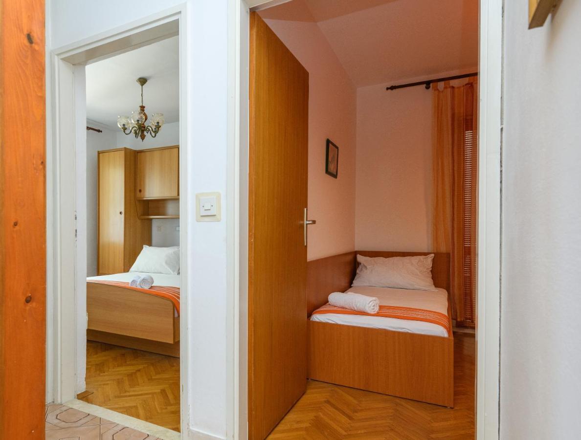 Apartment Mario - Veliki Stan Za Odmor - Terasa- Vrt - Bazen - Pogled More, Izoliran Orašac Kültér fotó