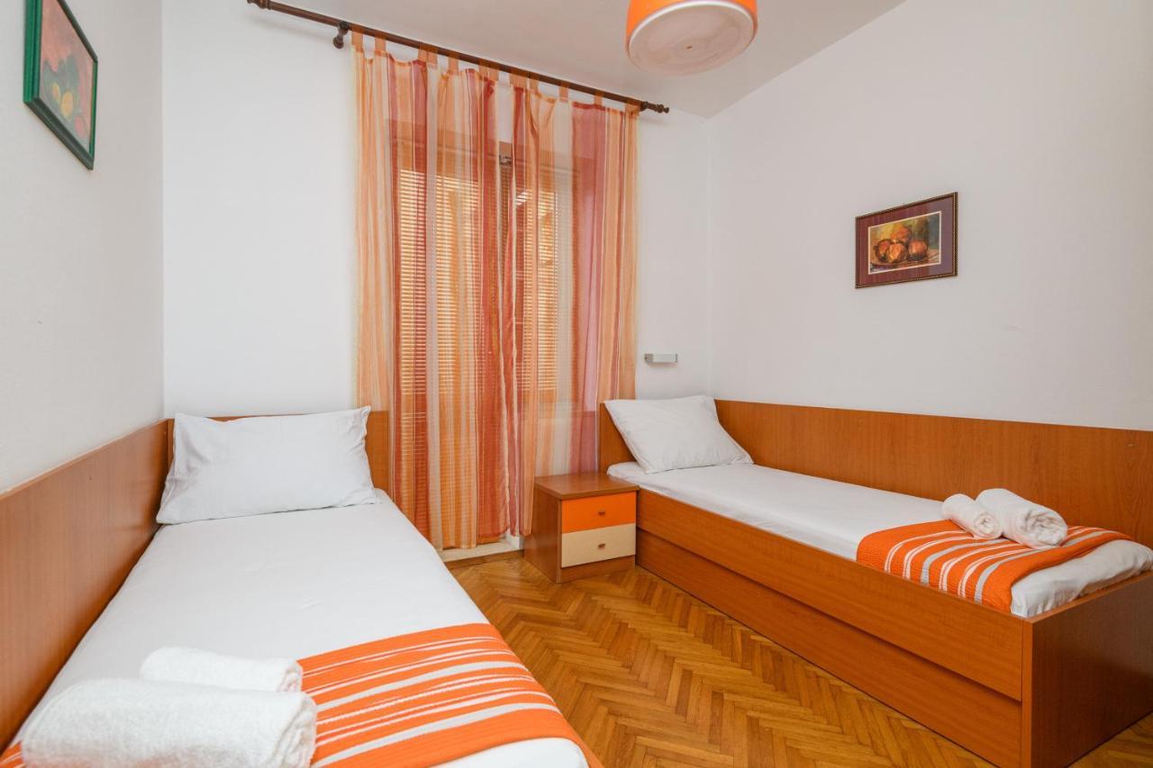 Apartment Mario - Veliki Stan Za Odmor - Terasa- Vrt - Bazen - Pogled More, Izoliran Orašac Kültér fotó