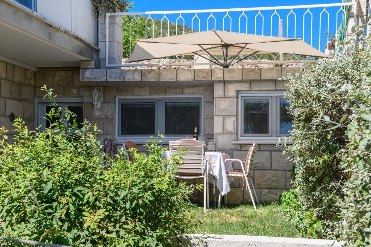 Apartment Mario - Veliki Stan Za Odmor - Terasa- Vrt - Bazen - Pogled More, Izoliran Orašac Kültér fotó